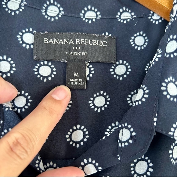 🦋 Banana Republic Classic Fit Blue Sleeveless Polka Dot Button Down Blouse - Picture 4 of 5